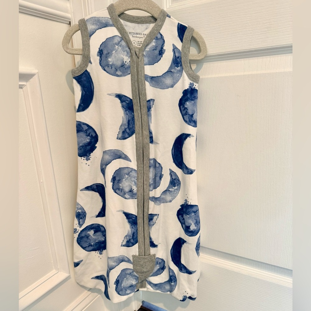 Burt's Bees Baby Blue Moonprint Sleeveless Sleep Sack with Gray Trim never used